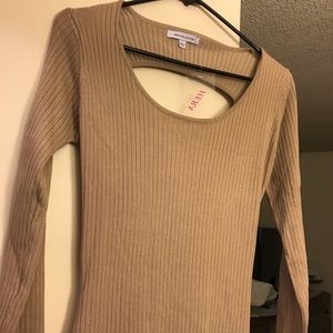 NEW LISTING! BRAND NEW LONG SLEEVE DRESS